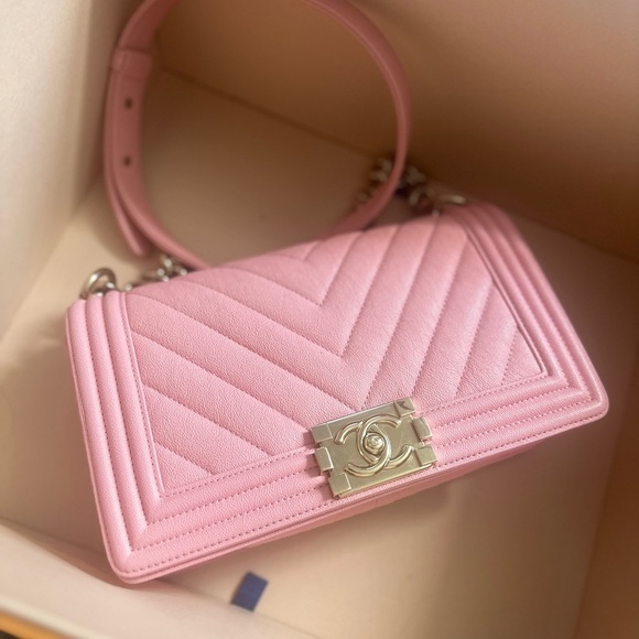 CHANEL CHEVRON OLD MEDIUM BOY IN SAKURA PINK - Picture 12 of 16
